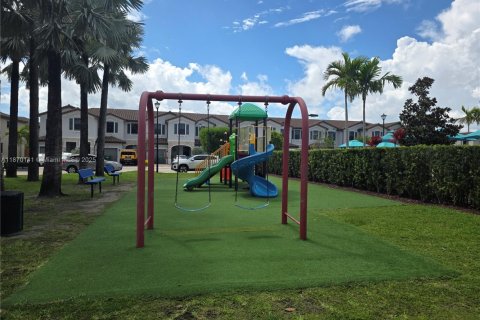 Снять в аренду таунхаус в Хомстед, Флорида 3 спальни, 143.44м2, № 1922532 - фото 27