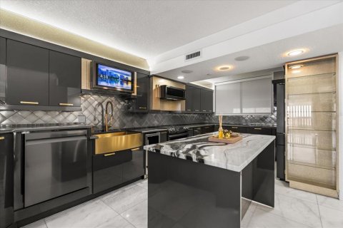 Condo in Orlando, Florida, 3 bedrooms № 2118626 - photo 15