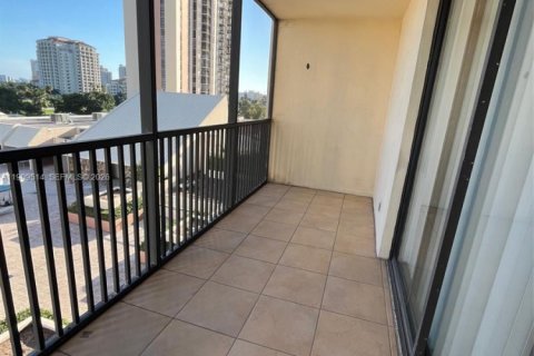 Condo in Aventura, Florida, 1 bedroom  № 2034460 - photo 17