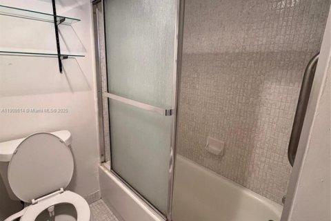 Condominio en venta en Aventura, Florida, 1 dormitorio, 84.82 m2 № 2034460 - foto 13