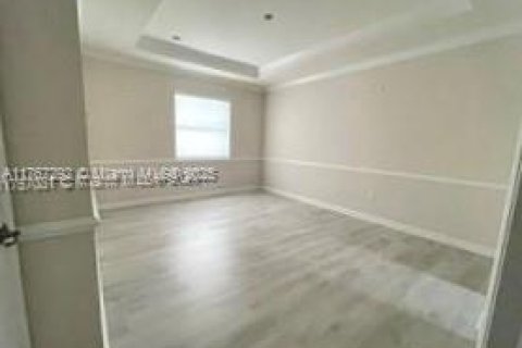 Casa en venta en Miami, Florida, 5 dormitorios, 227.05 m2 № 1739678 - foto 7