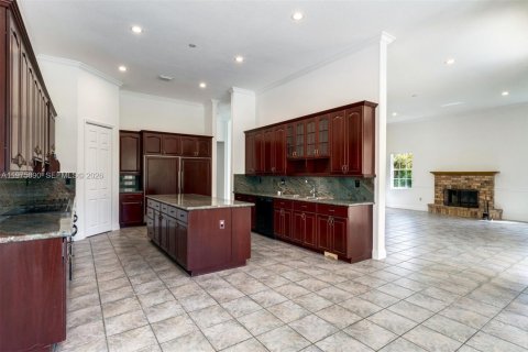 Купить виллу или дом в Пайнкрест, Флорида 5 спален, 446.02м2, № 2049521 - фото 7