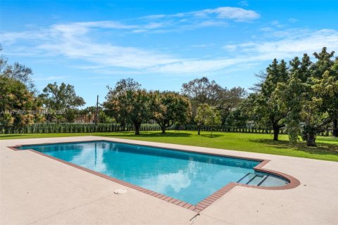 Купить виллу или дом в Пайнкрест, Флорида 5 спален, 446.02м2, № 2049521 - фото 18