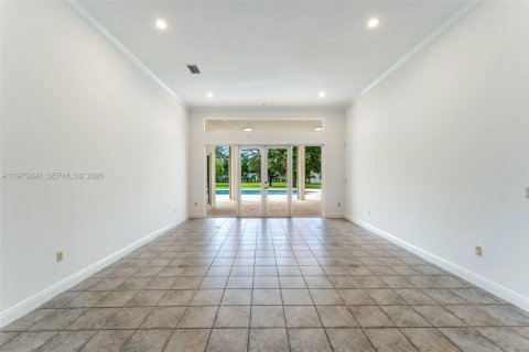 Купить виллу или дом в Пайнкрест, Флорида 5 спален, 446.02м2, № 2049521 - фото 3