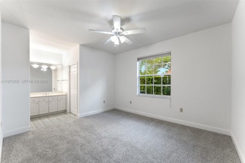 Купить виллу или дом в Пайнкрест, Флорида 5 спален, 446.02м2, № 2049521 - фото 15