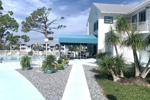 Condo in Englewood, Florida, 2 bedrooms  № 2280627 - photo 17