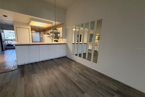 Condo in Englewood, Florida, 2 bedrooms  № 2280627 - photo 8
