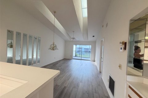 Condo in Englewood, Florida, 2 bedrooms  № 2280627 - photo 4