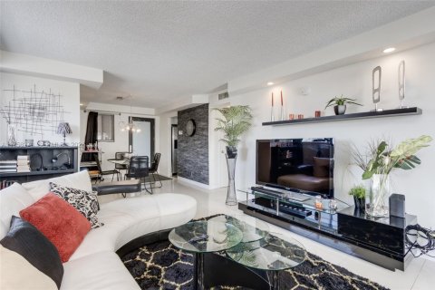 Condominio en alquiler en Hallandale Beach, Florida, 1 dormitorio, 82.4 m2 № 2058056 - foto 13