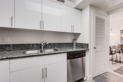 Condominio en alquiler en Hallandale Beach, Florida, 1 dormitorio, 82.4 m2 № 2058056 - foto 5