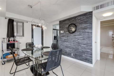 Condominio en alquiler en Hallandale Beach, Florida, 1 dormitorio, 82.4 m2 № 2058056 - foto 9