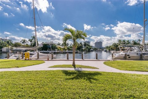 Condominio en alquiler en Hallandale Beach, Florida, 1 dormitorio, 82.4 m2 № 2058056 - foto 2