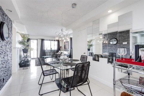 Condominio en alquiler en Hallandale Beach, Florida, 1 dormitorio, 82.4 m2 № 2058056 - foto 7