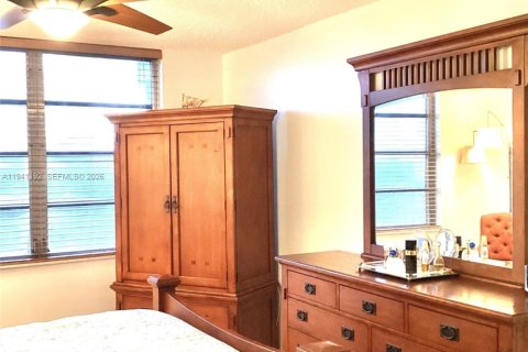 Condominio en venta en Pembroke Pines, Florida, 1 dormitorio, 74.32 m2 № 2152720 - foto 16