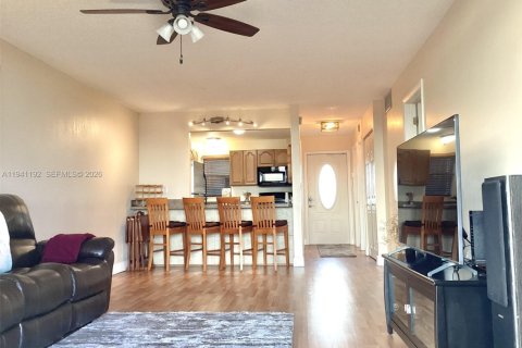 Condominio en venta en Pembroke Pines, Florida, 1 dormitorio, 74.32 m2 № 2152720 - foto 28