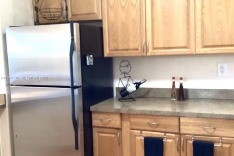 Condominio en venta en Pembroke Pines, Florida, 1 dormitorio, 74.32 m2 № 2152720 - foto 3