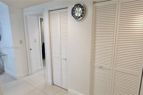 Copropriété à vendre à Sunny Isles Beach, Floride: 1 chambre, 89.19 m2 № 2073200 - photo 10
