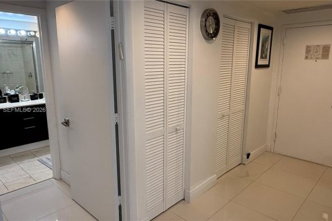 Copropriété à vendre à Sunny Isles Beach, Floride: 1 chambre, 89.19 m2 № 2073200 - photo 23