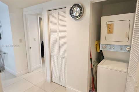 Copropriété à vendre à Sunny Isles Beach, Floride: 1 chambre, 89.19 m2 № 2073200 - photo 11