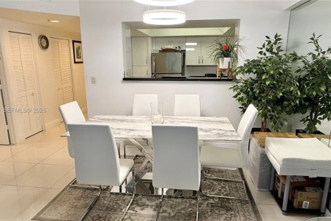 Copropriété à vendre à Sunny Isles Beach, Floride: 1 chambre, 89.19 m2 № 2073200 - photo 14