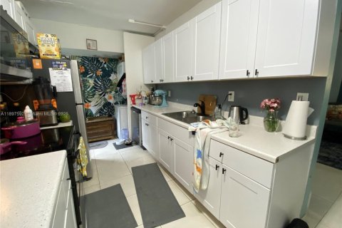 House in Miami, Florida 3 bedrooms, 94.02 sq.m. № 1948858 - photo 6