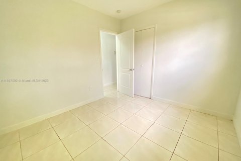 House in Miami, Florida 3 bedrooms, 94.02 sq.m. № 1948858 - photo 8