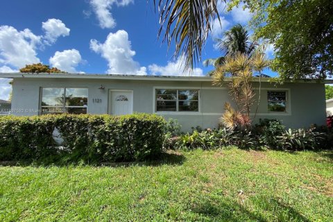House in Miami, Florida 3 bedrooms, 94.02 sq.m. № 1948858 - photo 1