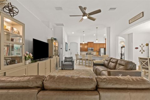 House in Seffner, Florida 4 bedrooms, 178.47 sq.m. № 2117818 - photo 3