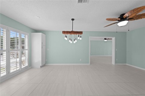 House in West Melbourne, Florida 2 bedrooms, 113.81 sq.m. № 2229947 - photo 16