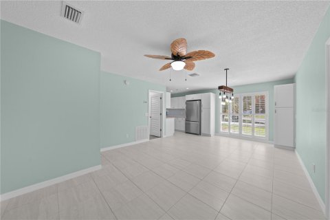 House in West Melbourne, Florida 2 bedrooms, 113.81 sq.m. № 2229947 - photo 11