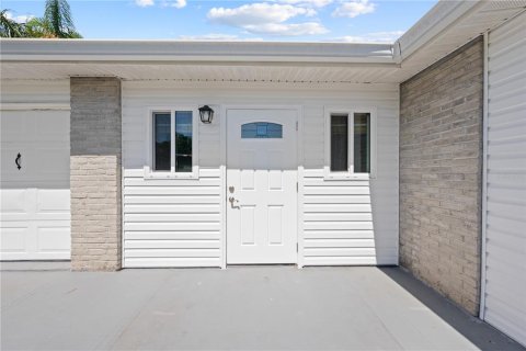 House in West Melbourne, Florida 2 bedrooms, 113.81 sq.m. № 2229947 - photo 5