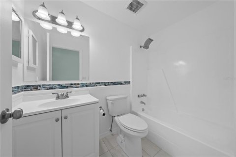 House in West Melbourne, Florida 2 bedrooms, 113.81 sq.m. № 2229947 - photo 20