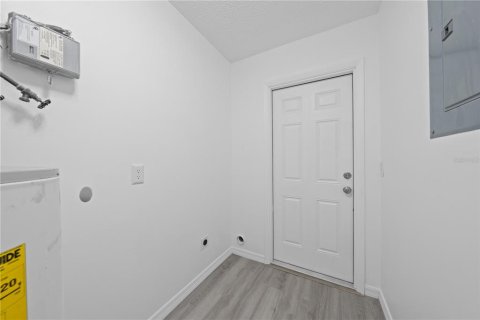 House in West Melbourne, Florida 2 bedrooms, 113.81 sq.m. № 2229947 - photo 18