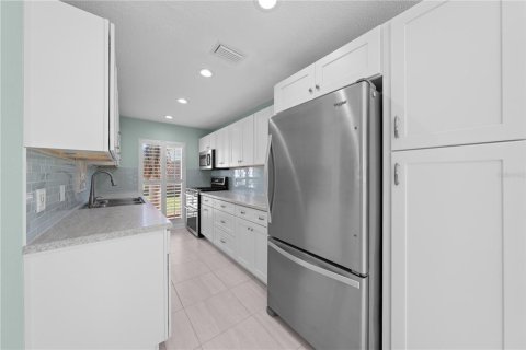 House in West Melbourne, Florida 2 bedrooms, 113.81 sq.m. № 2229947 - photo 26