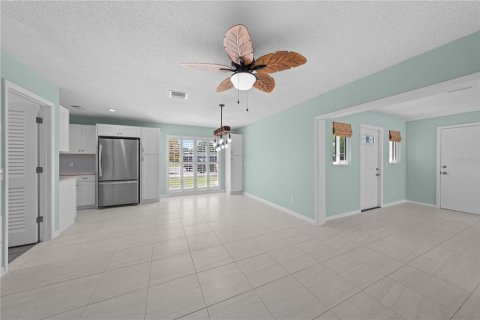 House in West Melbourne, Florida 2 bedrooms, 113.81 sq.m. № 2229947 - photo 12