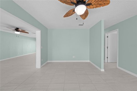 House in West Melbourne, Florida 2 bedrooms, 113.81 sq.m. № 2229947 - photo 13