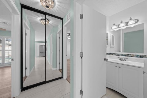House in West Melbourne, Florida 2 bedrooms, 113.81 sq.m. № 2229947 - photo 19