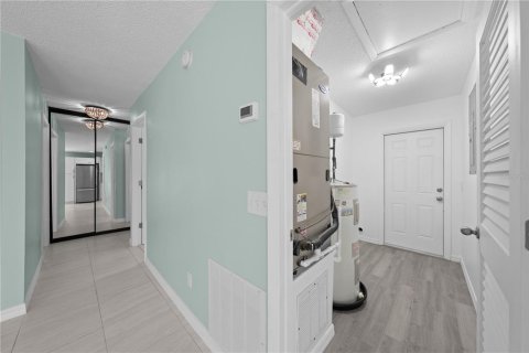 House in West Melbourne, Florida 2 bedrooms, 113.81 sq.m. № 2229947 - photo 17