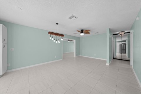 House in West Melbourne, Florida 2 bedrooms, 113.81 sq.m. № 2229947 - photo 15