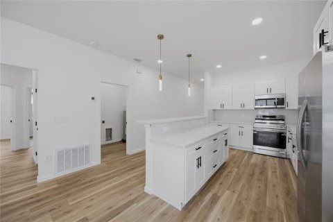 Casa en venta en Tampa, Florida, 4 dormitorios, 137.96 m2 № 2425840 - foto 12