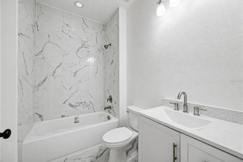 Casa en venta en Tampa, Florida, 4 dormitorios, 137.96 m2 № 2425840 - foto 25