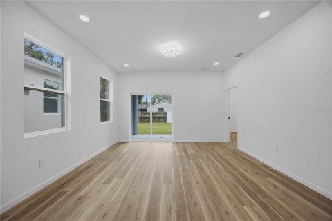 Casa en venta en Tampa, Florida, 4 dormitorios, 137.96 m2 № 2425840 - foto 8