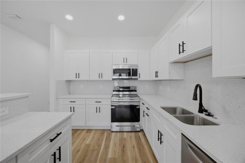 Casa en venta en Tampa, Florida, 4 dormitorios, 137.96 m2 № 2425840 - foto 13