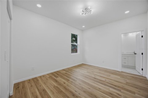 Casa en venta en Tampa, Florida, 4 dormitorios, 137.96 m2 № 2425840 - foto 9