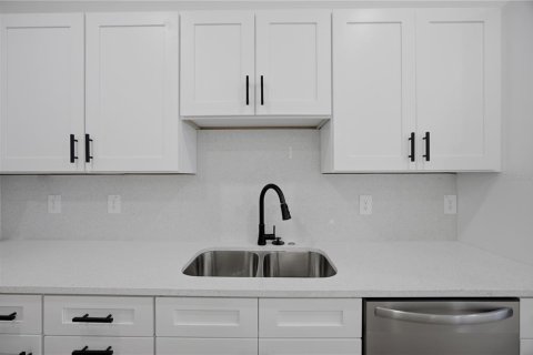 Casa en venta en Tampa, Florida, 4 dormitorios, 137.96 m2 № 2425840 - foto 11