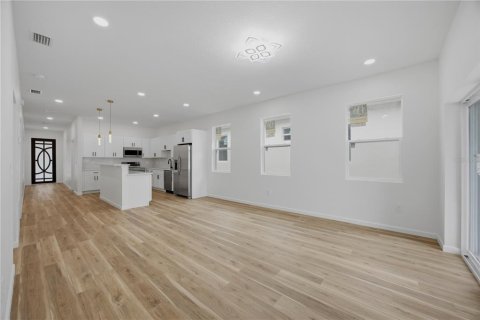 Casa en venta en Tampa, Florida, 4 dormitorios, 137.96 m2 № 2425840 - foto 14