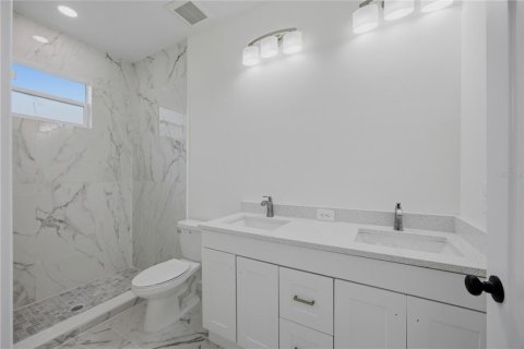 Casa en venta en Tampa, Florida, 4 dormitorios, 137.96 m2 № 2425840 - foto 19