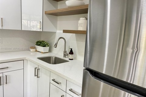 Copropriété à louer à Coconut Creek, Floride: 1 chambre, 66.7 m2 № 1976897 - photo 4