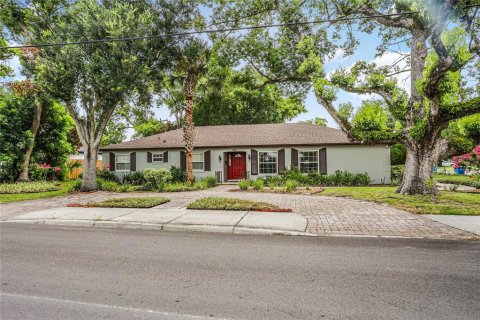House in Maitland, Florida 4 bedrooms, 208.29 sq.m. № 2266773