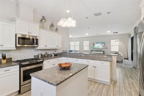 House in Four Corners, Florida 7 bedrooms, 365.85 sq.m. № 2108146 - photo 18